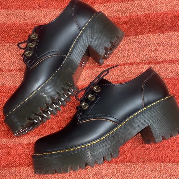 DR MARTENS LEONA LO OXFORD SZ 39 EU/ 8 US WOMEN - Picture 5 of 9